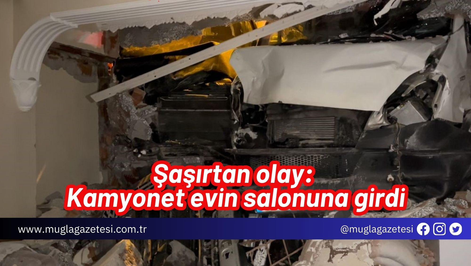 Şaşırtan olay: Kamyonet evin salonuna girdi