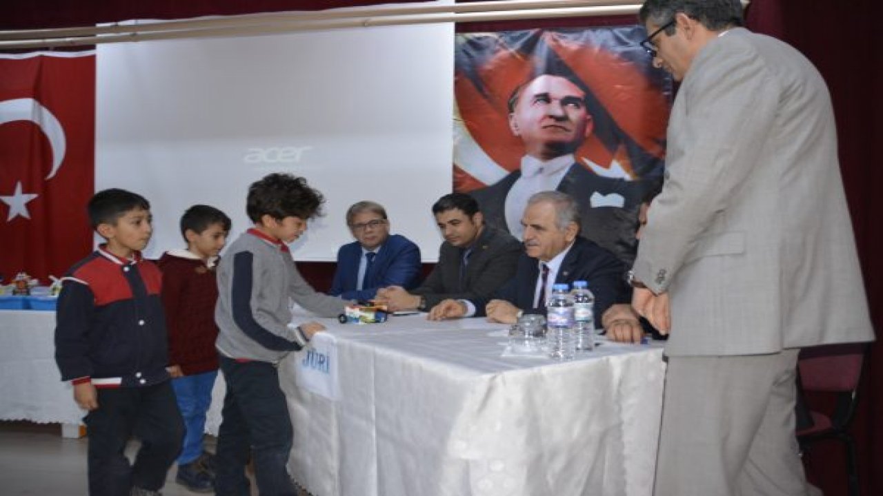 Öğrenciler yaptıkları robotlarla yarıştı