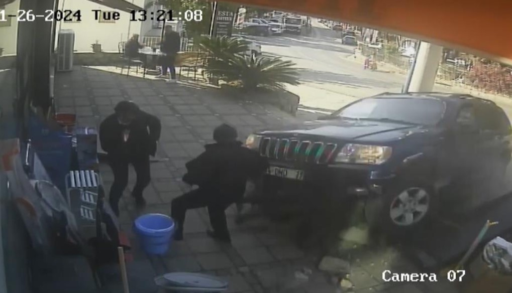 Muğla'da cip mağazaya daldı, ortalık savaş alanına döndü! Yaralılar var