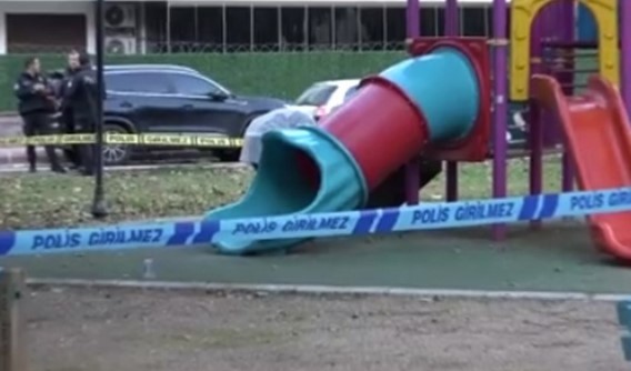Parkta dehşet! Oyun oynayan çocuklar yaralandı!