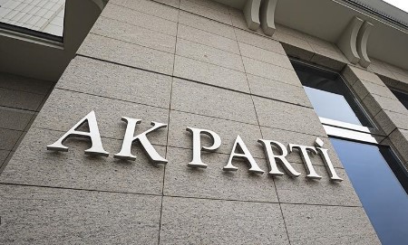 AK Parti’de flaş istifa