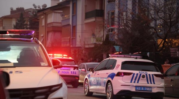 Karı koca evlerinde ölü bulundu