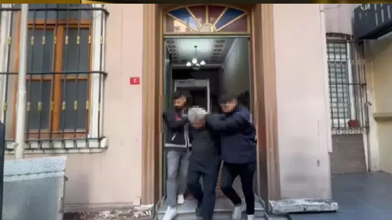 Kanser hastası annesini döverek öldürdü