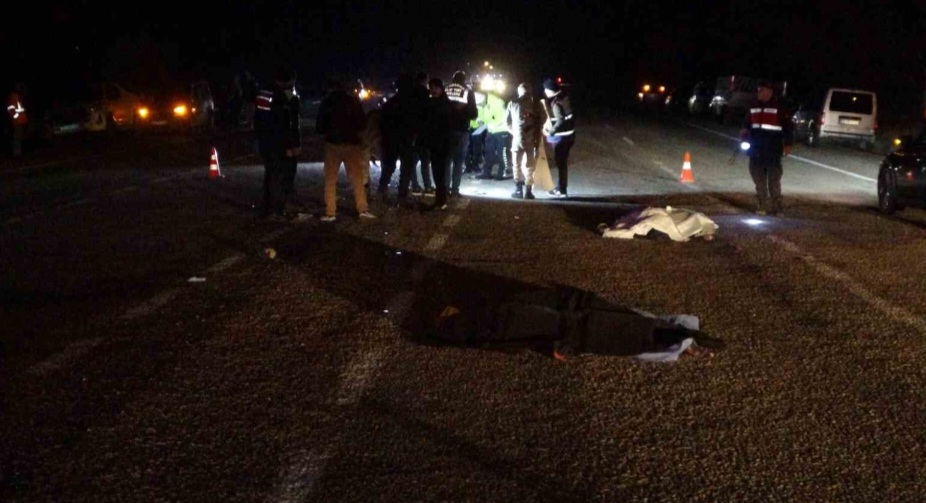 Korkunç kaza: 2 ölü 1 yaralı