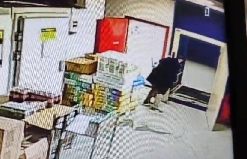 Korku dolu anlar: Bindiği asansörün kabini düştü! O anlar kamerada