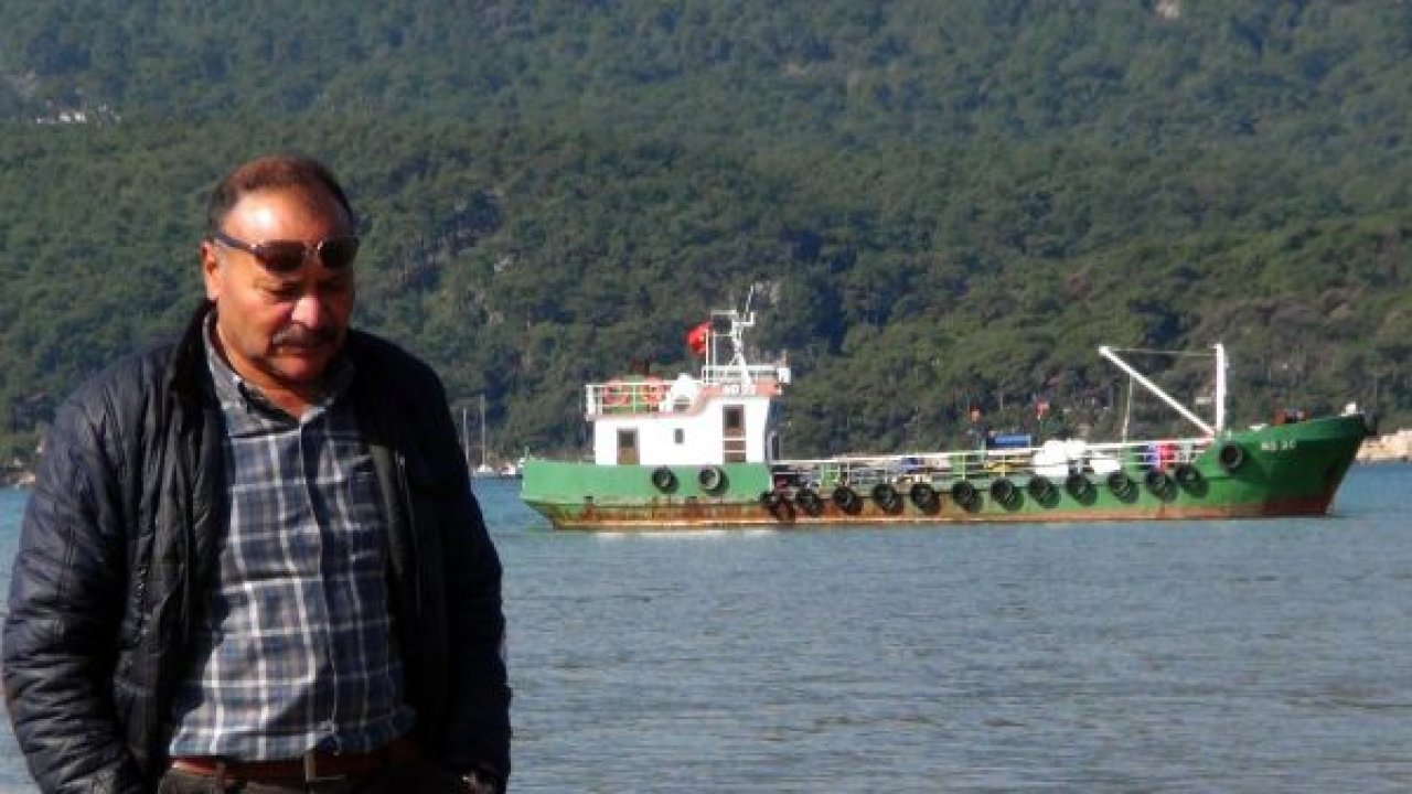 Atık toplama teknesi karaya oturdu