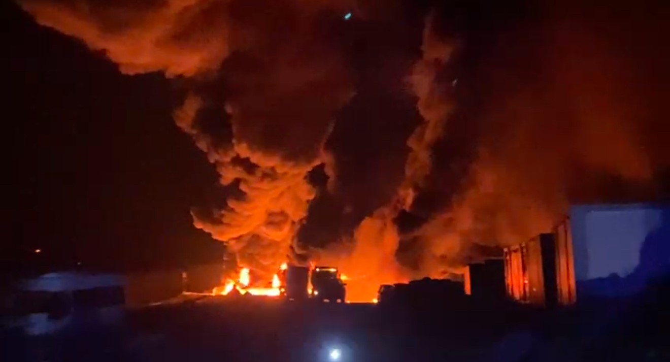 TAŞ OCAĞINDA 8 KAMYON KÜL OLDU!