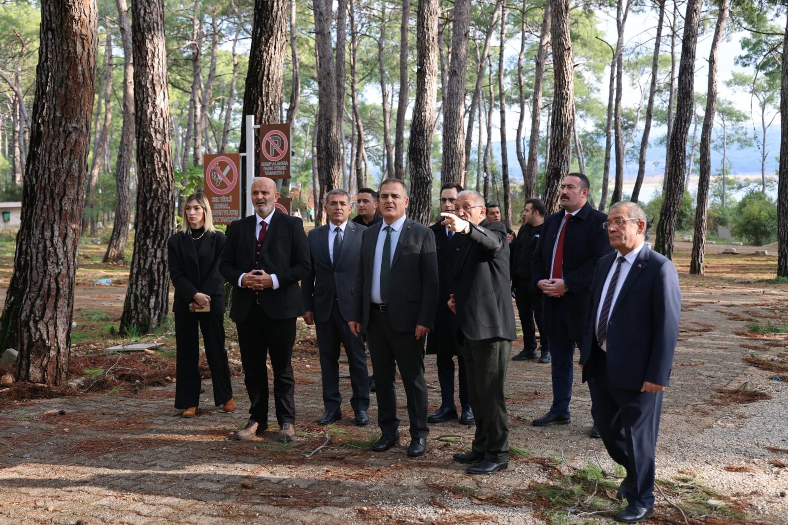 Vali Akbıyık,  Akyaka Orman Kampında incelemelerde bulundu