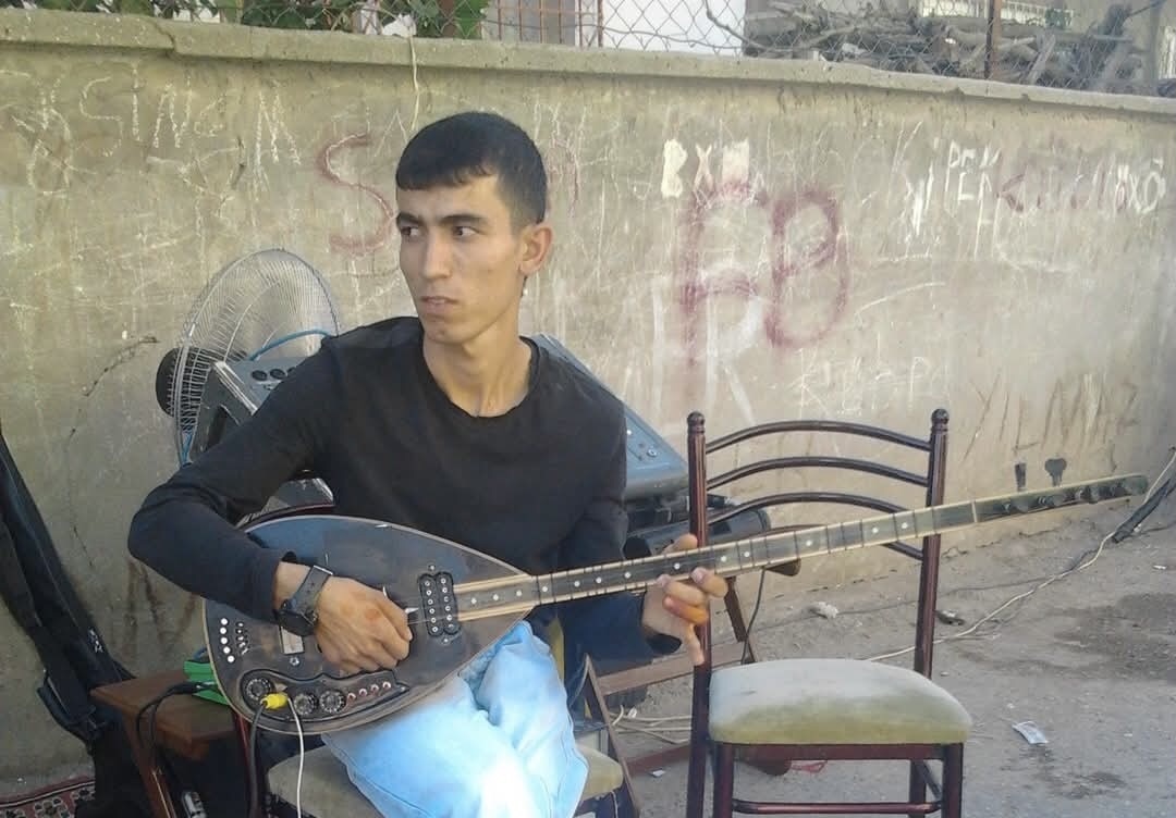 KENDİSİNDEN HABER ALINAMAYAN DAVULCUDAN KAHREDEN HABER