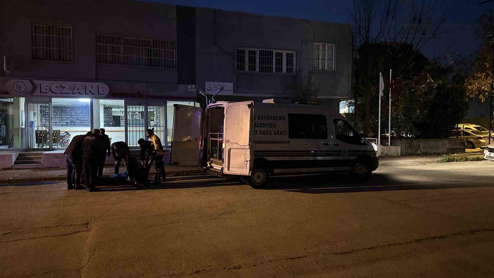 SOKAKTA YÜRÜYEN 18 YAŞINDAKİ GENÇ ÖLDÜRÜLDÜ