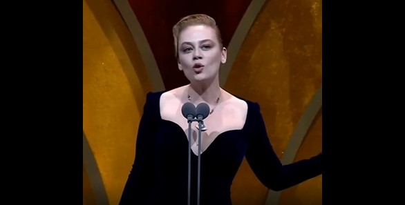 Demet Evgar'dan alkışlanan konuşma