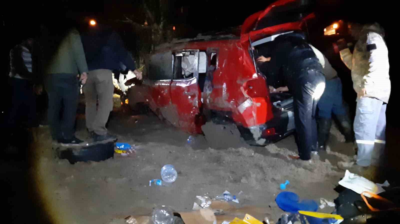 FECİ KAZA: 1’İ BEBEK, 5 YARALI