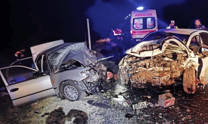 Facia gibi kaza! Ortalık kan gölüne döndü! Ölü ve yaralılar var