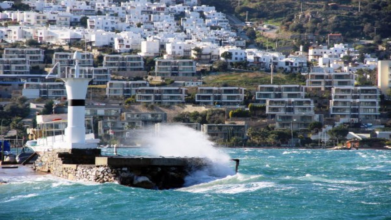 Fırtına Bodrum’u vurdu