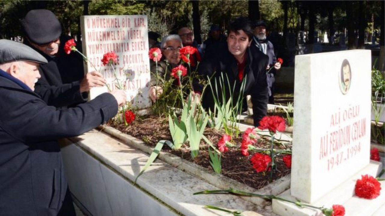 Karanfille Birlikte Yüreğini De Bıraktı