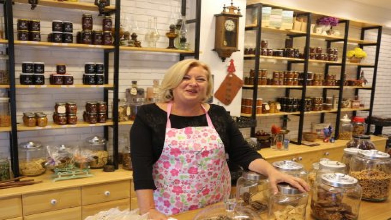 50 yıllık mayadan doğal ekmek yapıyor