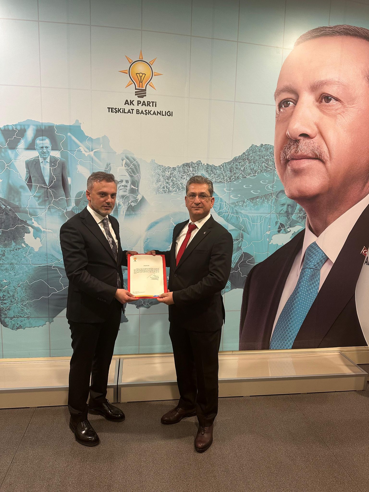 AK PARTİ MUĞLA İL BAŞKANLIĞINA  ATANAN LAÇİN MAZBATASINI TESLİM ALDI