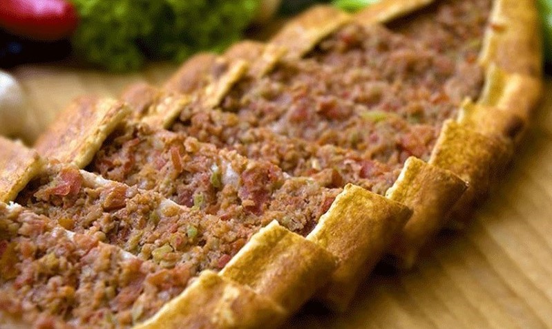 ‘Pide’ diye yedirmişler: İçinden çıkanlar şok etti!