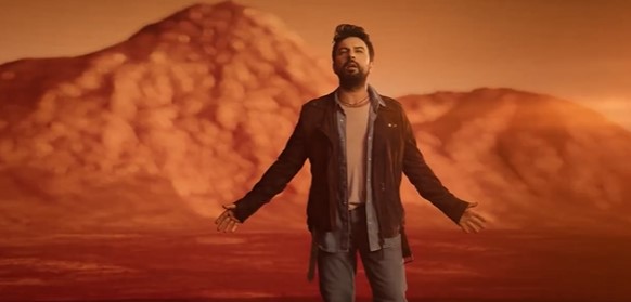 Tarkan'ın yeni klibi 'Şerbetli' gündem oldu