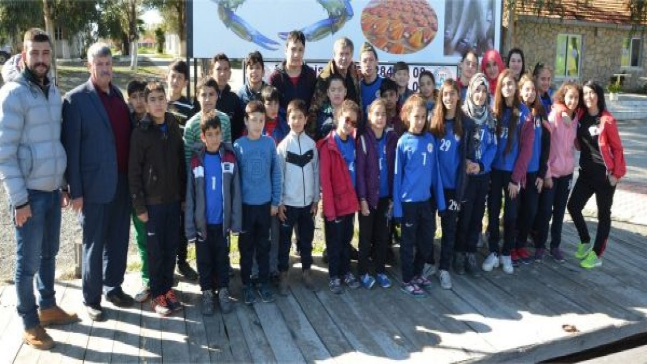 Madalyalı genç güreşçilere ikram