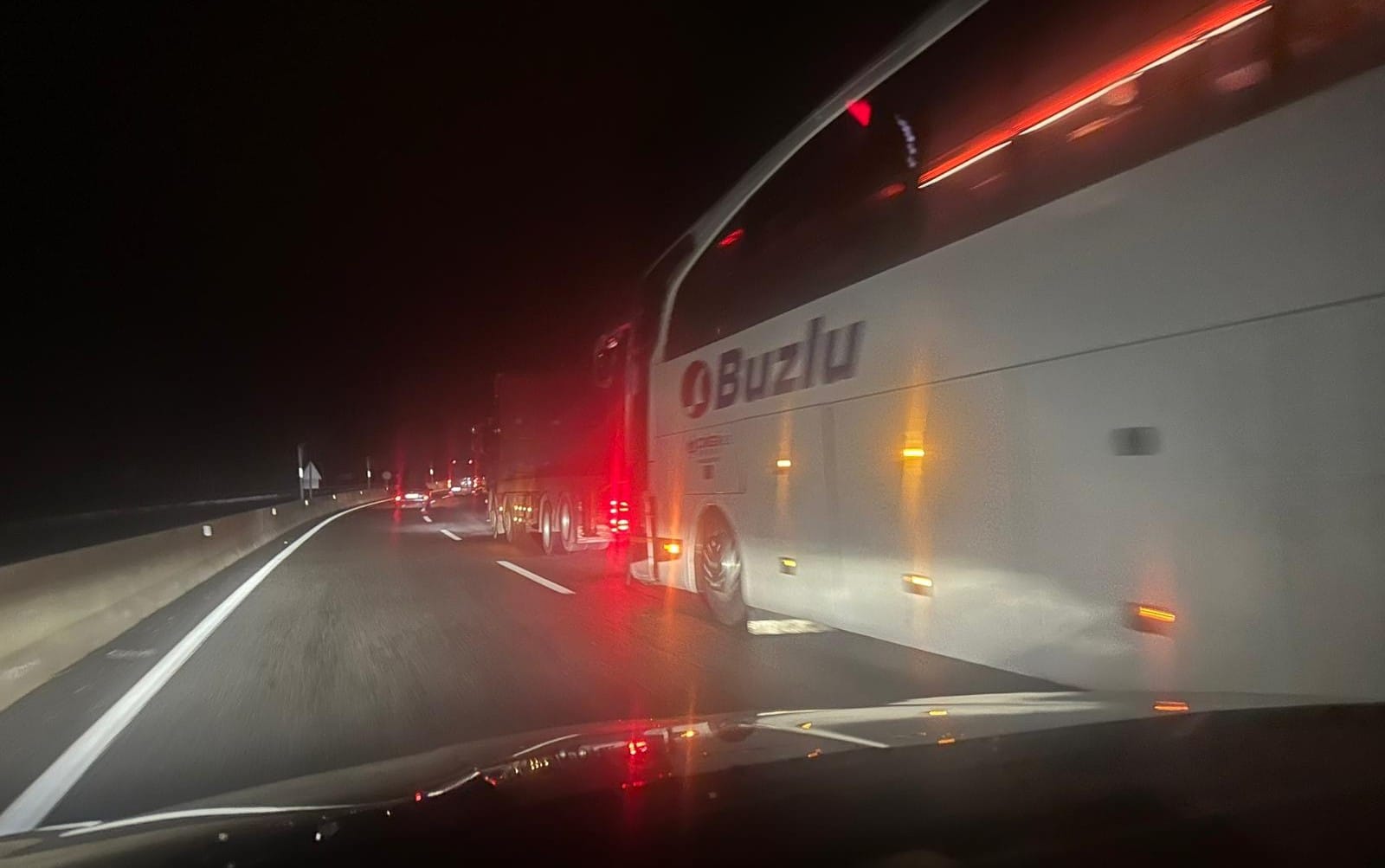 Muğla'da Yolcu Otobüsünün Polis Aracına Çarpması