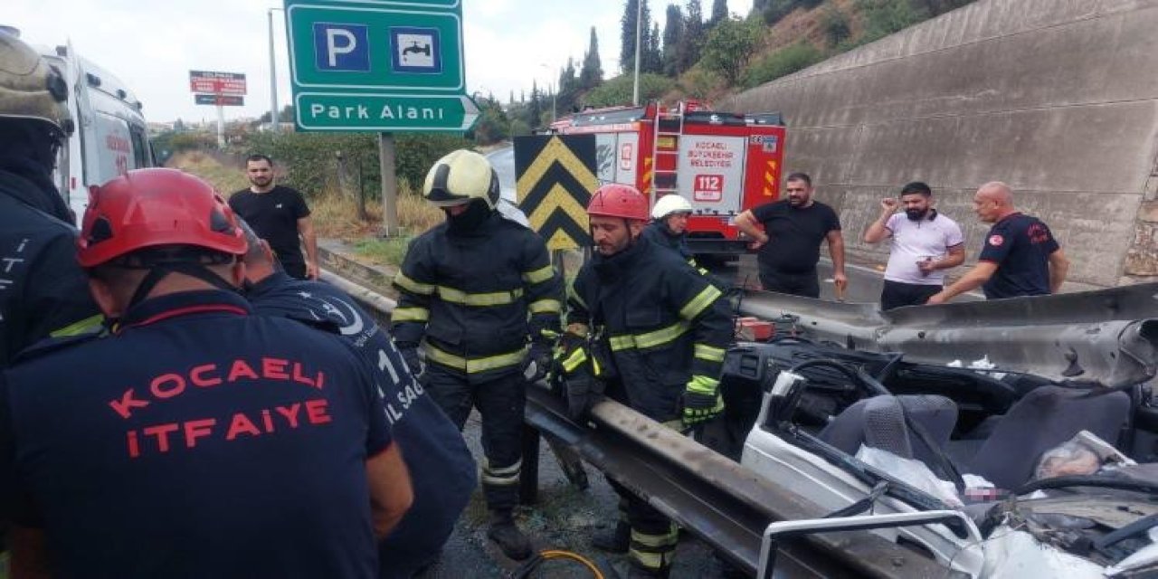 Otomobil bariyerlere ok gibi saplandı: 1 ölü, 2 yaralı