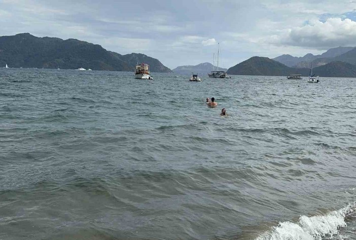 Marmaris'te Sonbahar Sürprizi: Yağmur Altında Tatil Keyfi