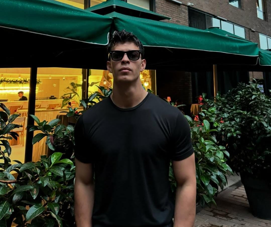 FUTBOLU BIRAKIP DİZİ OYUNCULUĞUNA TRANSFER OLDU