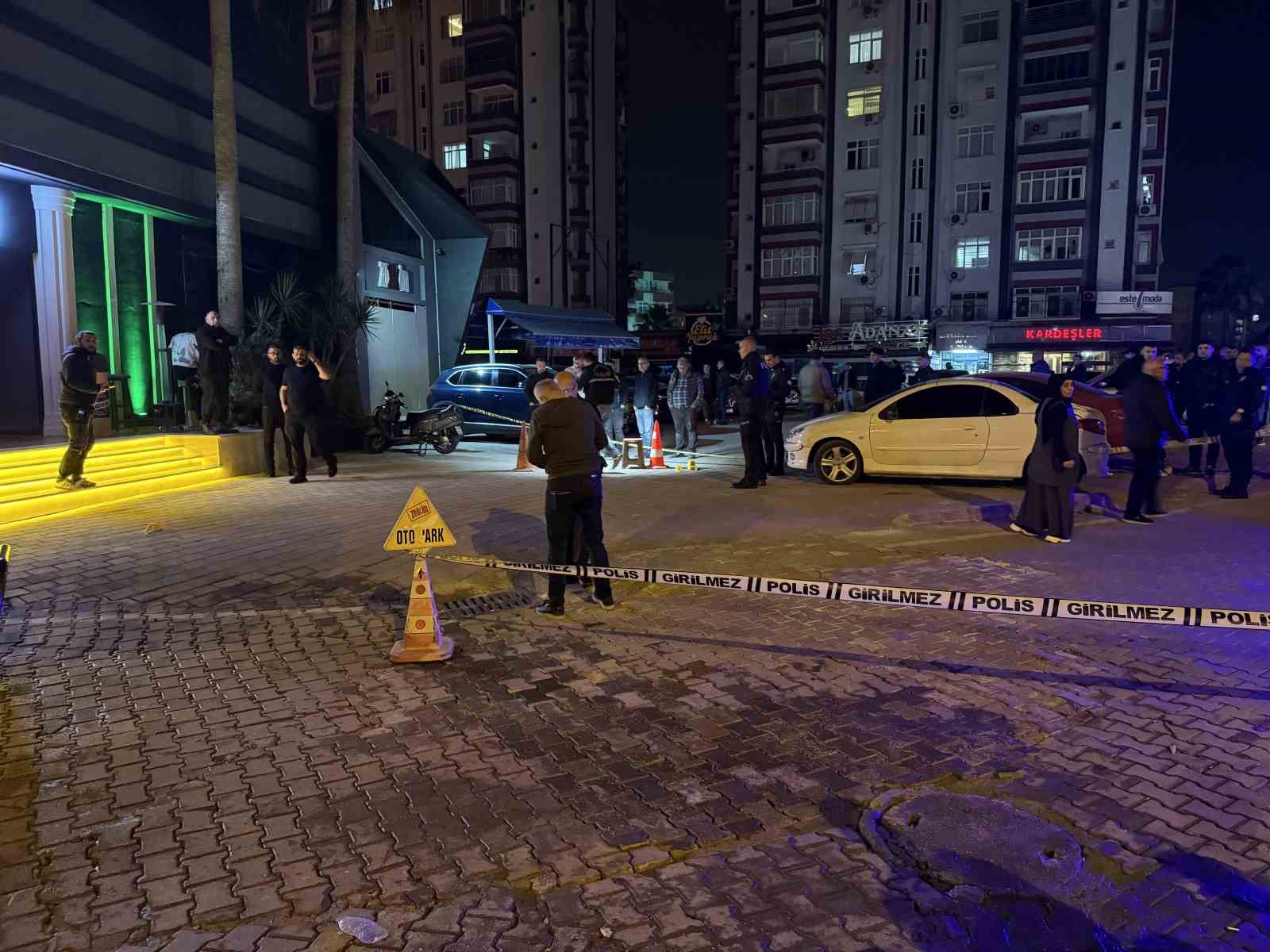 Husumetlilerin kavgasında kanlı son: Kurşun kadına isabet etti