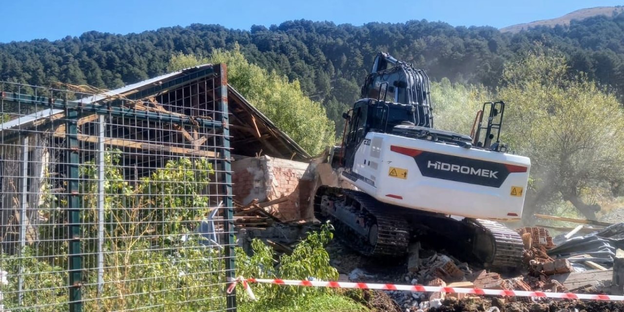 Fethiye'deki meraya 25 kaçak bina yapmışlar!