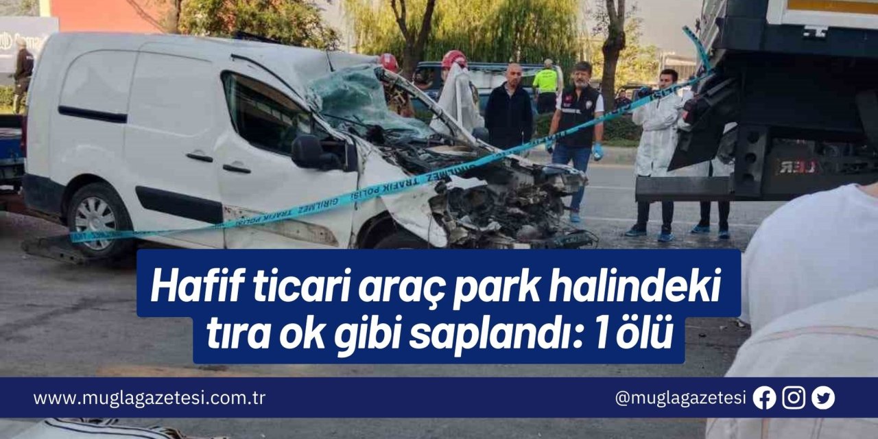 Hafif ticari araç park halindeki tıra ok gibi saplandı: 1 ölü