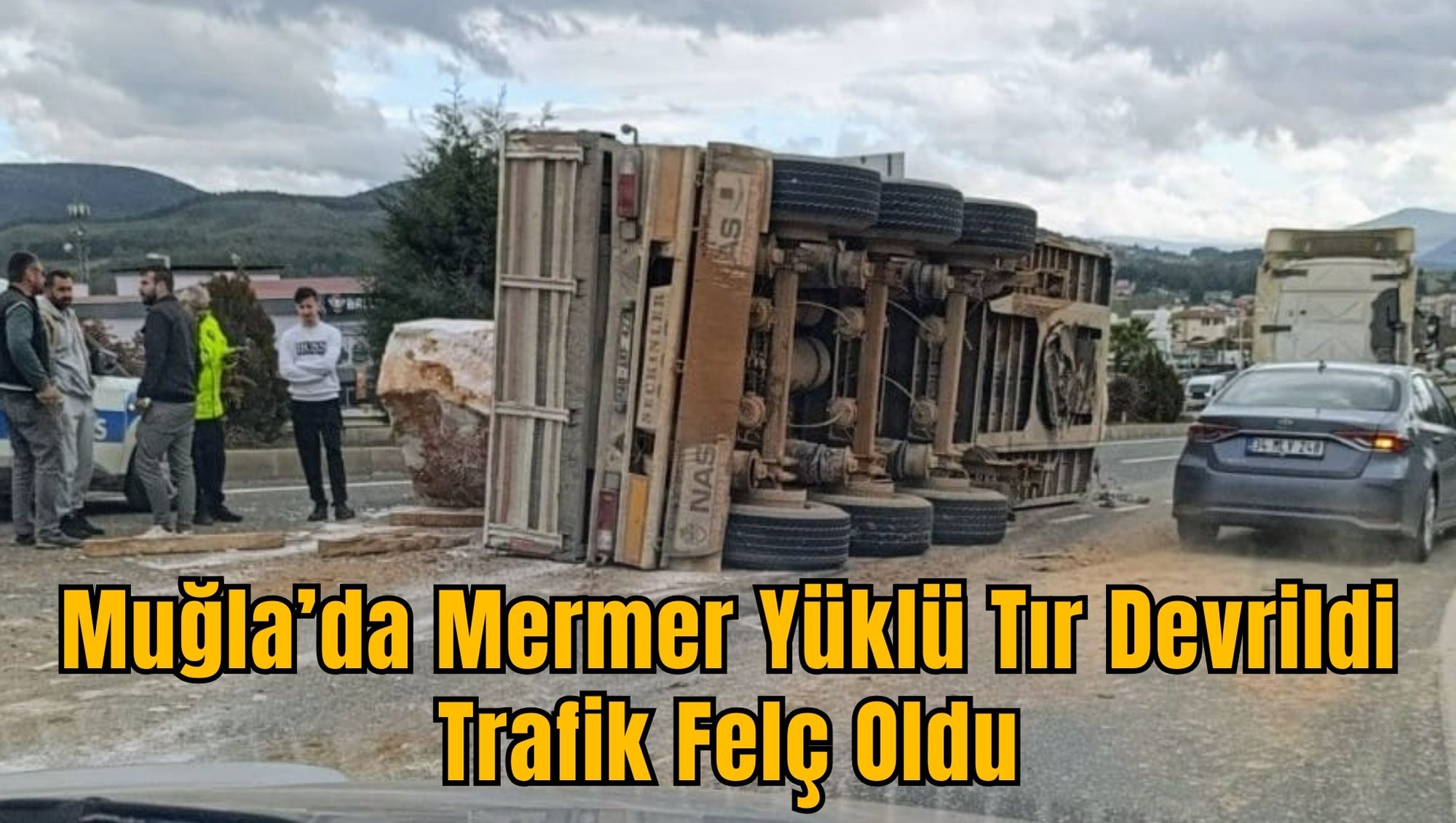 Muğla’da Mermer Yüklü Tır Devrildi, Trafik Felç Oldu