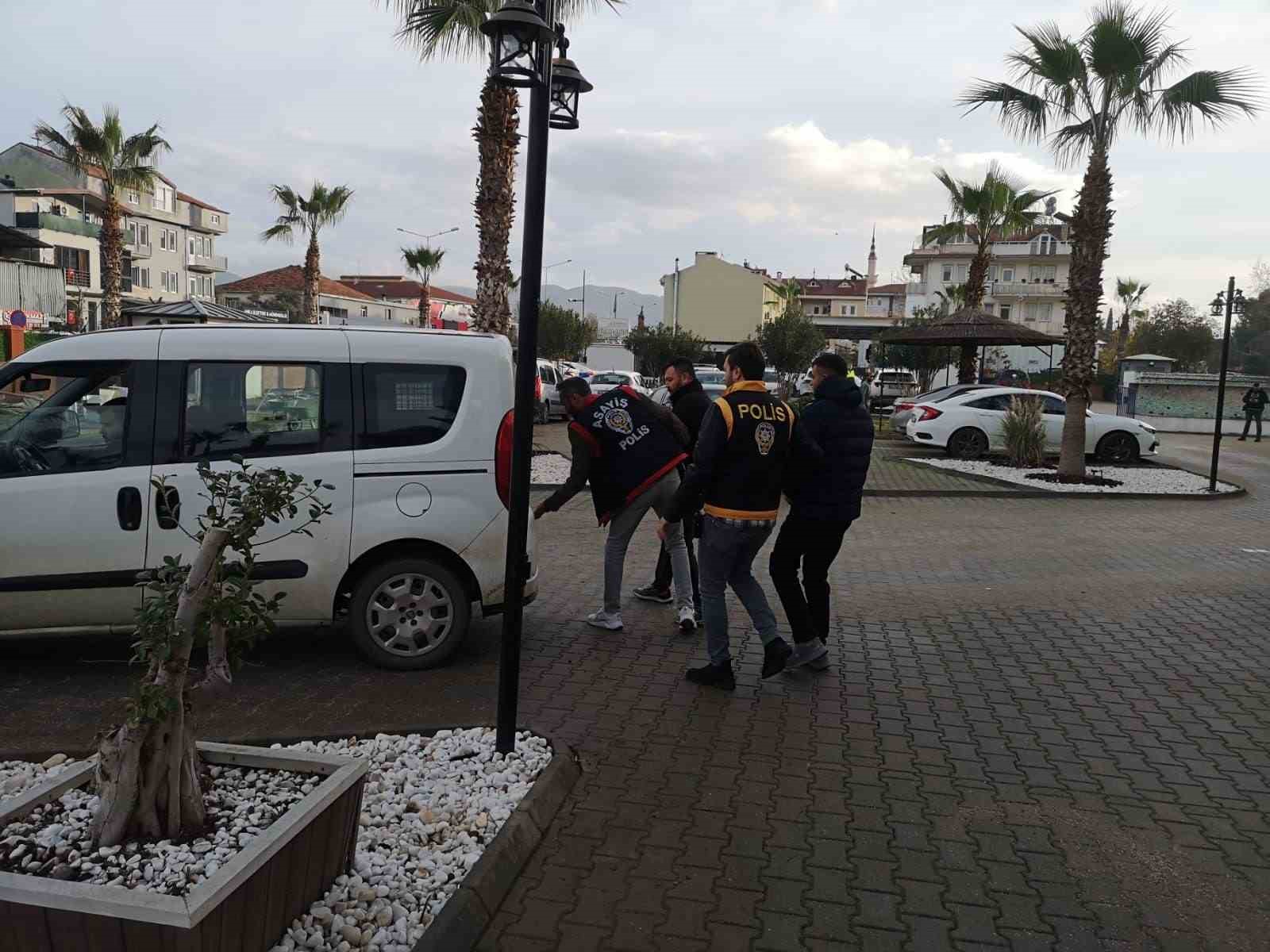 Fethiye'de Sokak Ortasında Gasp! 2 Zanlı Tutuklandı