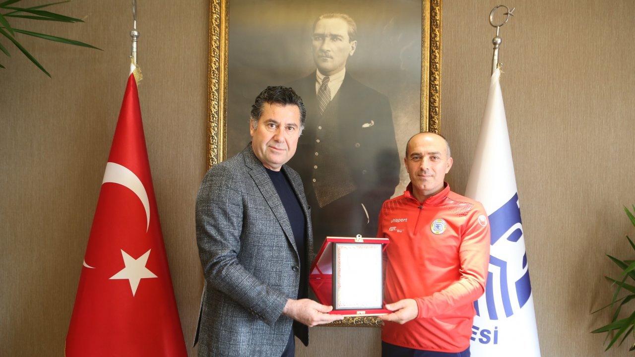 Kocadon’dan Örnek Sporcuya Plaket