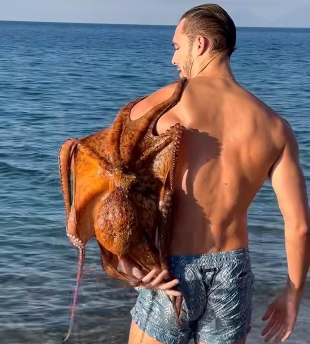 Ünlü Manken Ahtapot Saldırısına Uğradı