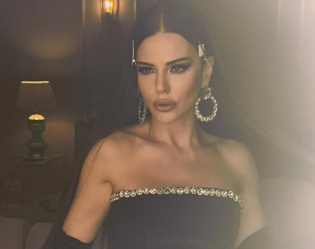 Ünlü Şarkıcı Ayrılık Kararını Açıkladı