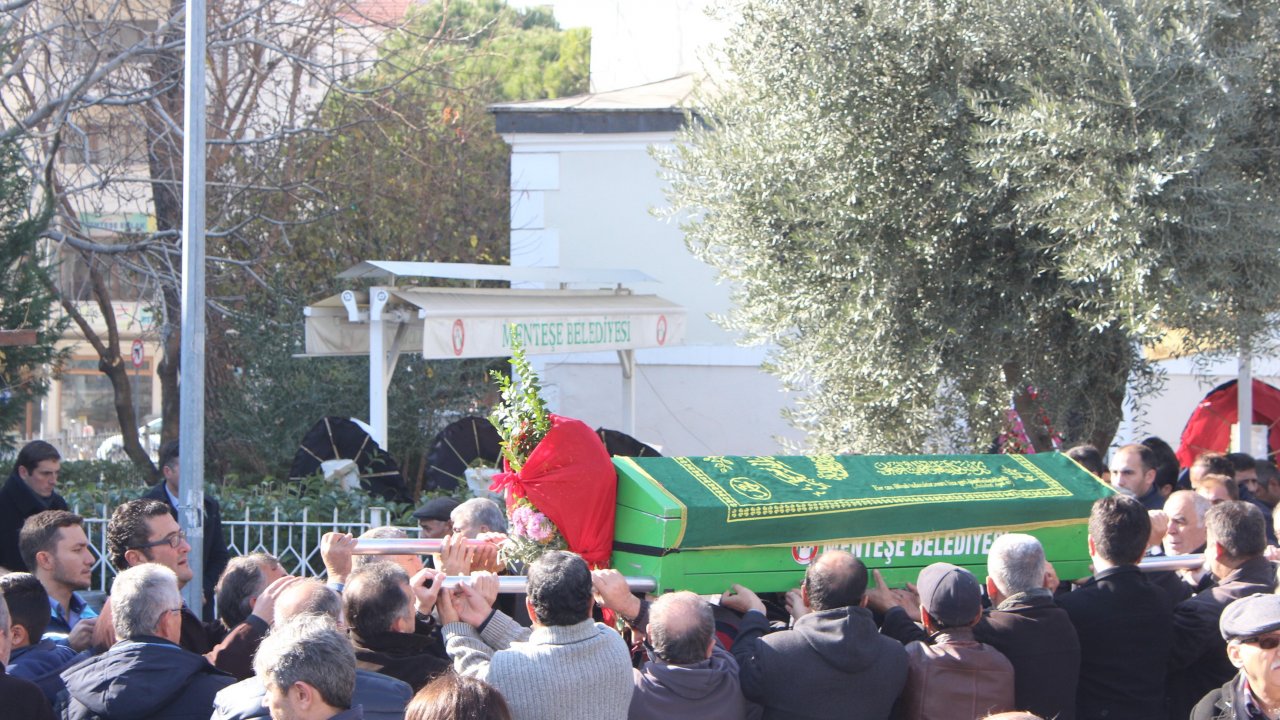 Aynur Kırdal gözyaşlarıyla uğurlandı