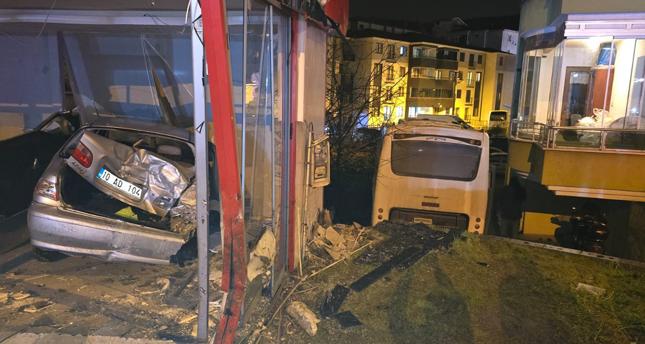 Freni Boşalan Otobüs Apartman Boşluğuna Düştü