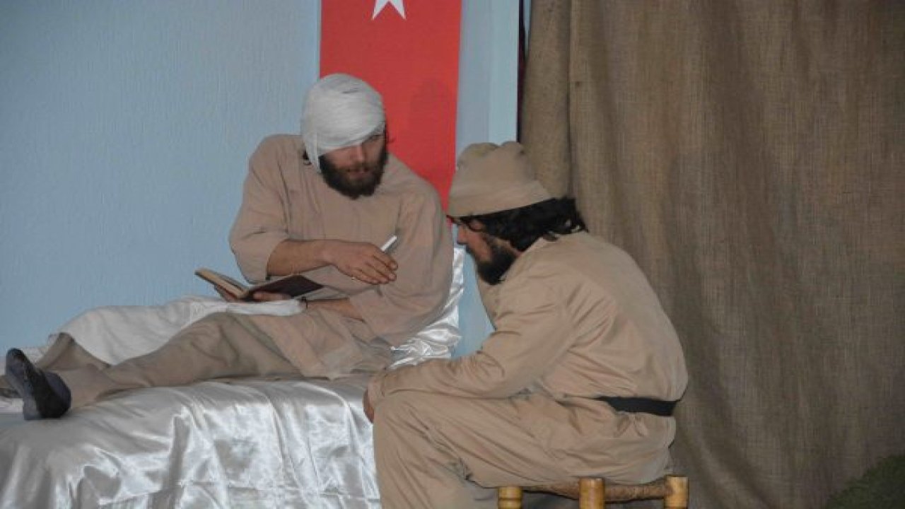 “Ateşten Gömlek” sahnelendi