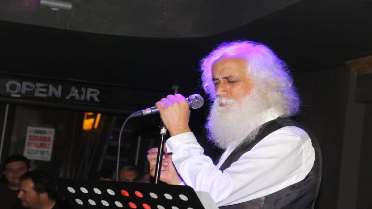 Suavi çocuklar için sahnede