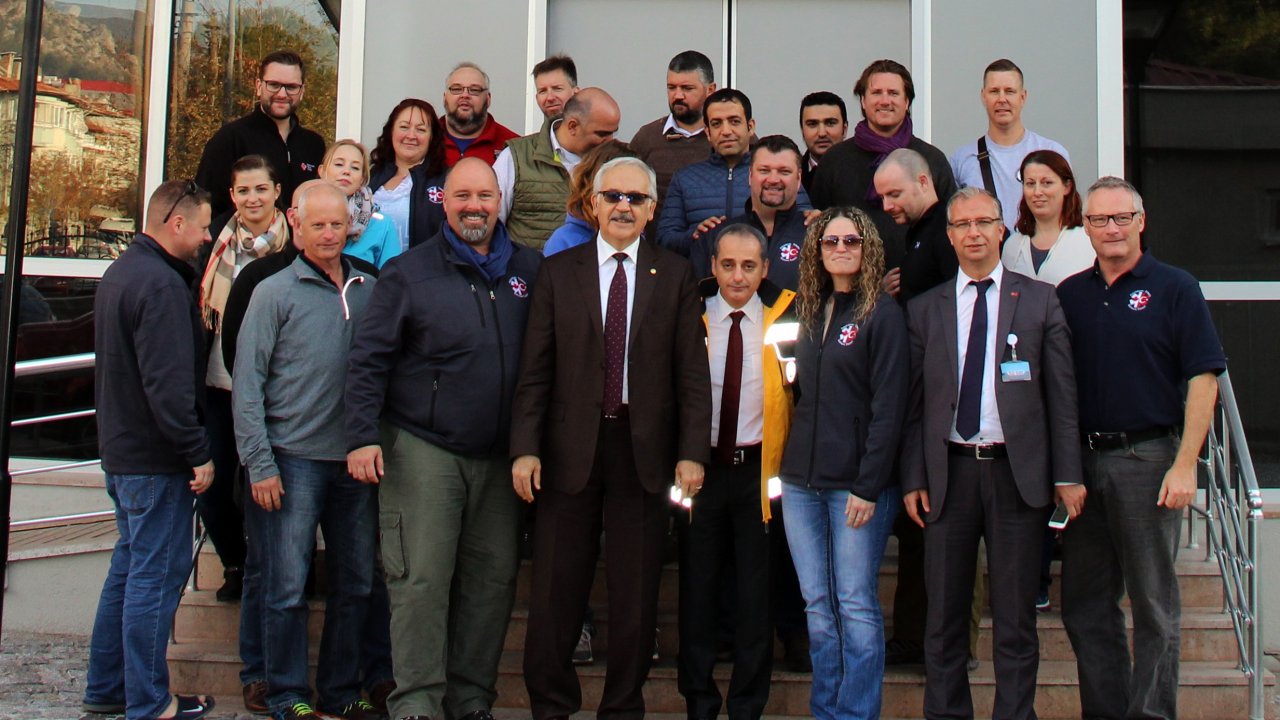 Konuk sağlıkçılar 112 AÇM’yi gezdi