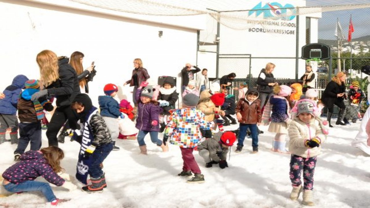 Kar yağmayan ilçeye kar getirdiler