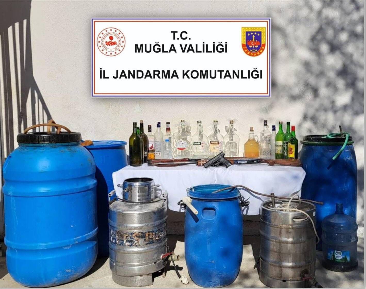 Muğla'da Kaçak Alkolle Geçit Yok....