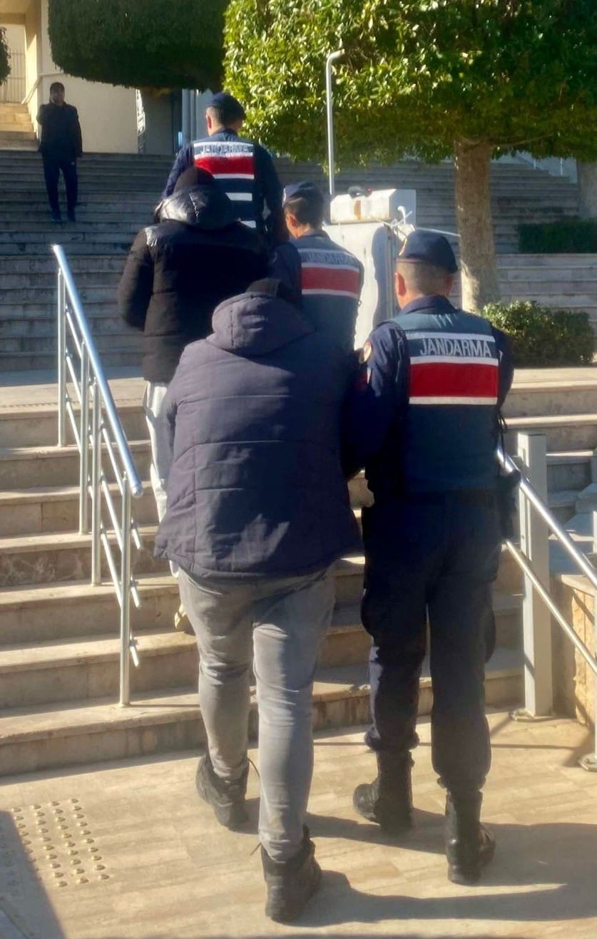 Muğla'da cezaevinden Kaçan tutuklu, taksinin bagajında yakalandı...