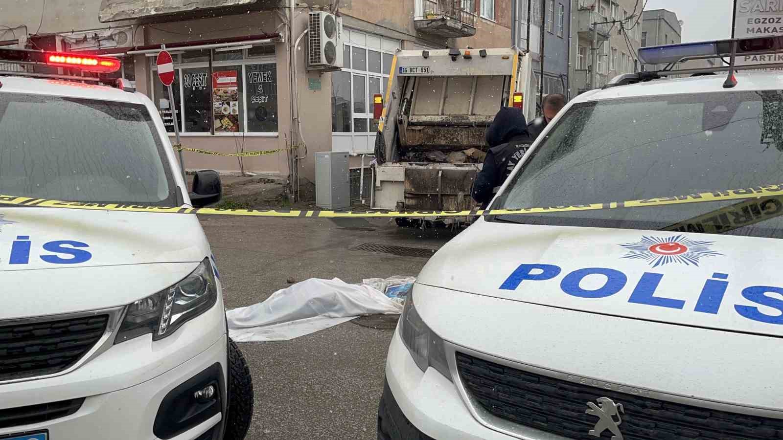 Yaşlı Kadın Çöp Kamyonunun Altında Kalarak Son Nefesini Verdi