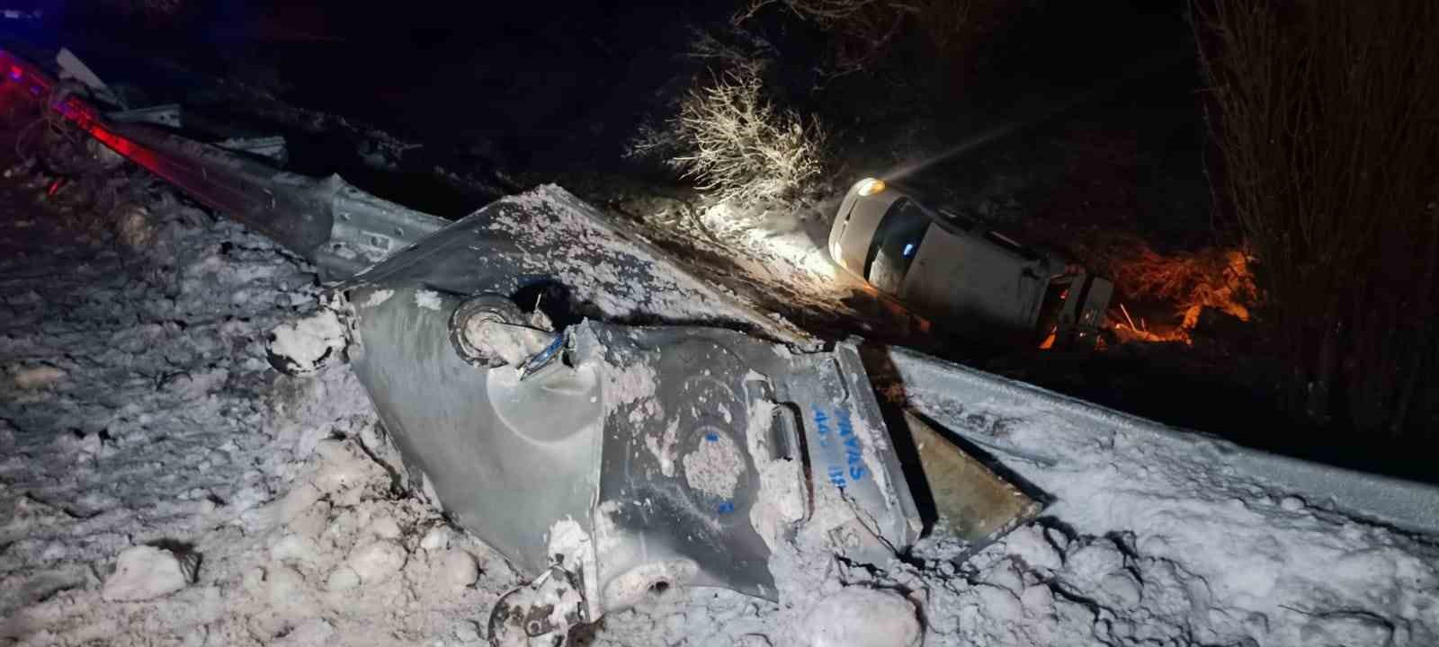 Şarampole Düşen Araç Bir Kişiye Mezar Oldu Bir Kişi Yaralandı