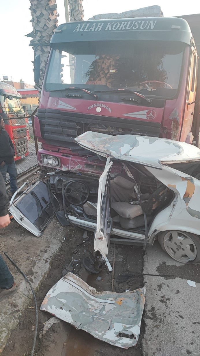 Hurdaya Dönen Tofaş Sürücüye Mezar Oldu