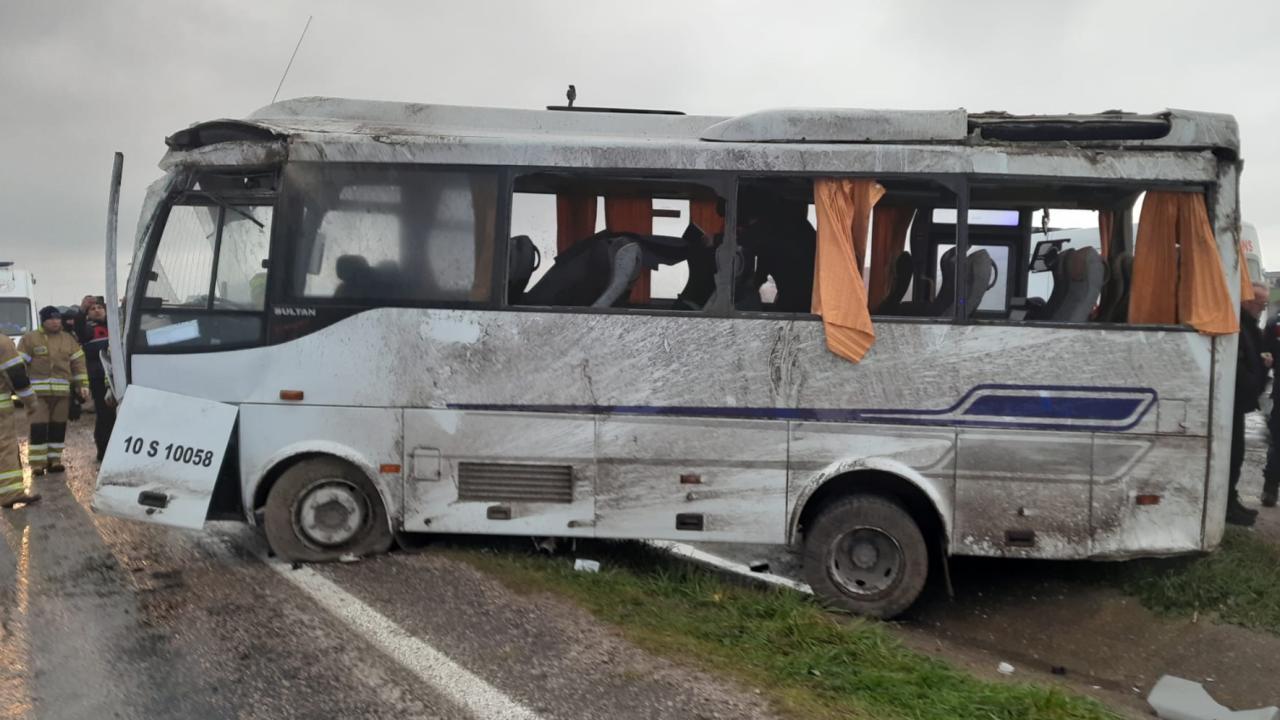 İşçi Servisi Devrildi: Çok Sayıda Yaralı Var