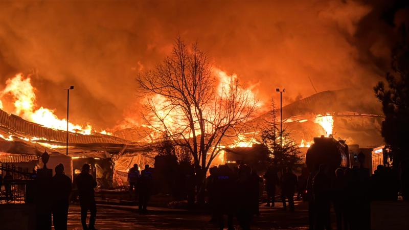 Fabrika Alev Alev Yanıyor