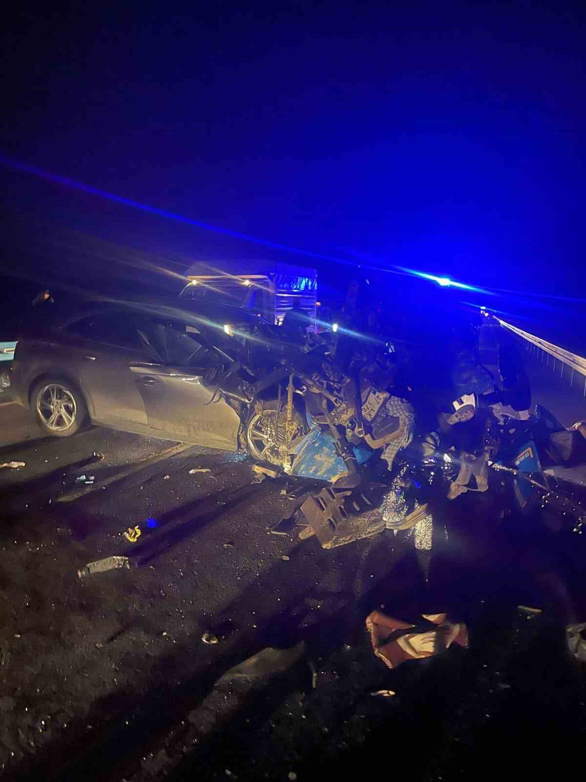 Feci Kaza: Otomobil ile Traktör Çarpıştı